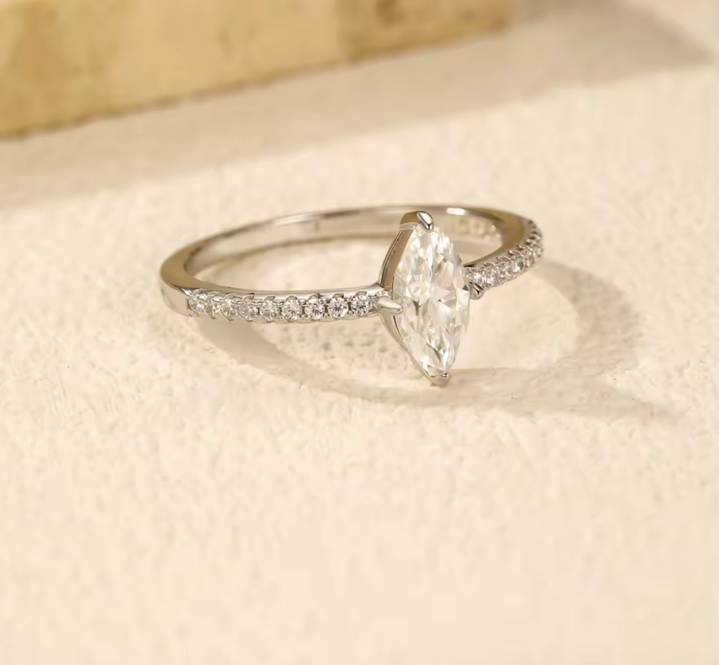 MODIAN 0.5Ct Rhombus Moissanite Ring