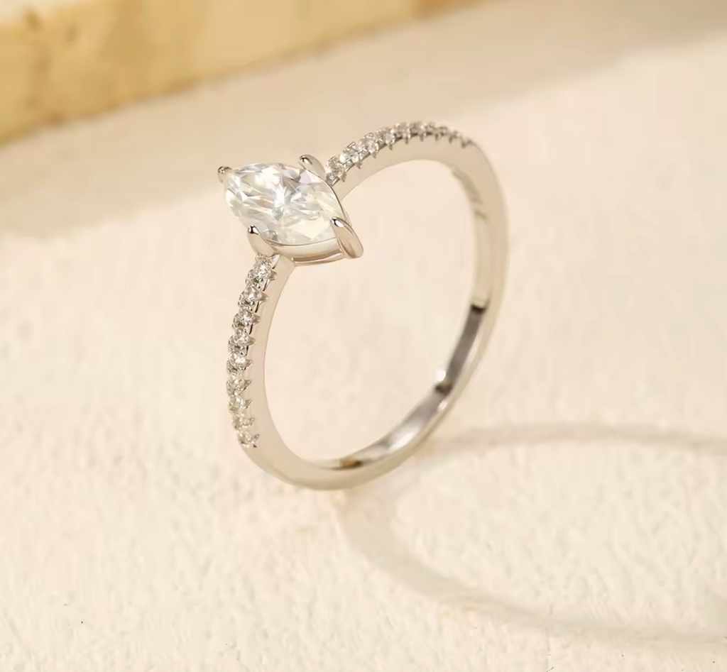 MODIAN 0.5Ct Rhombus Moissanite Ring