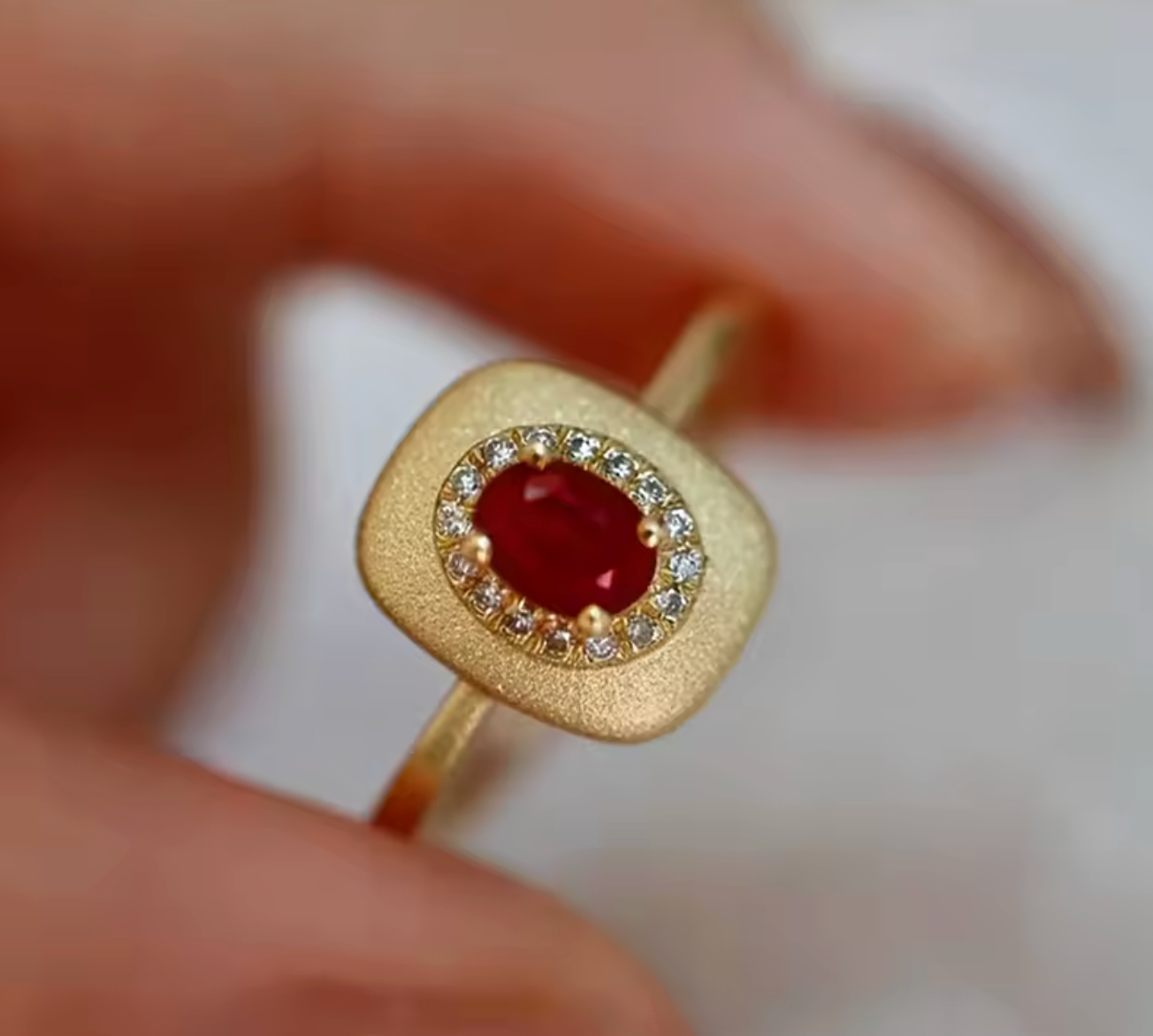 Huitan Elegant Gold Engagement Ring