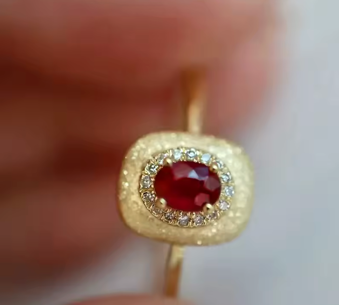 Huitan Elegant Gold Engagement Ring